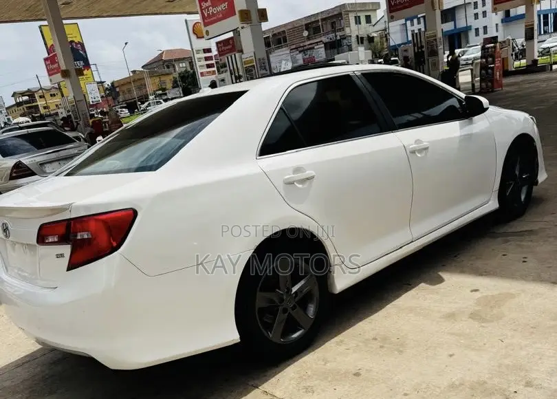 Toyota Camry SE 4dr Sedan (2.5L 4cyl 6A) 2014 White