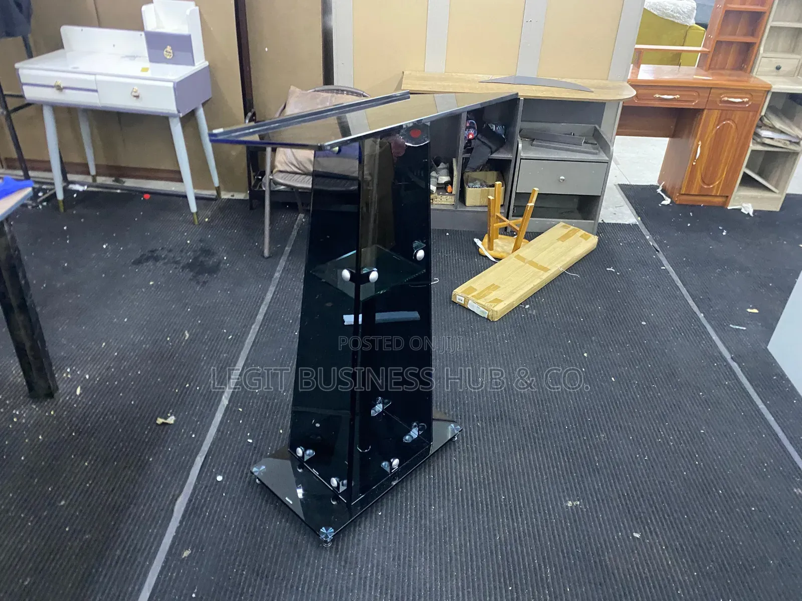 Tempered Glass Pulpit Bl