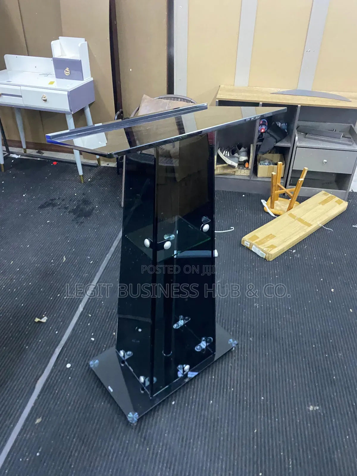 Tempered Glass Pulpit Bl