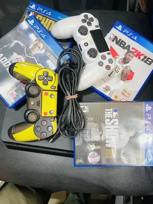 Usa Used Playstation 4 Slim 1tb 2 Controllers, 4 Cds, Charger Ports