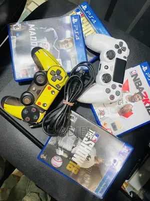 Usa Used Playstation 4 Slim 1tb 2 Controllers, 4 Cds, Charger Ports