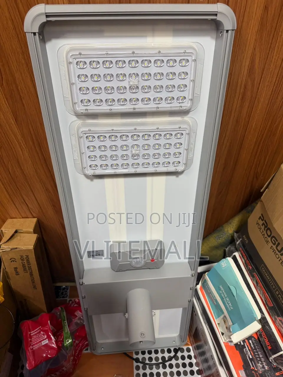 All-in-One Solar-Powered Led Street Light
