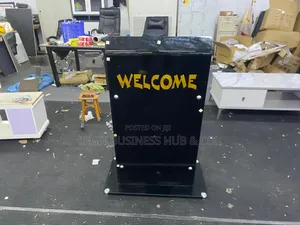 Thick Glass Pulpit