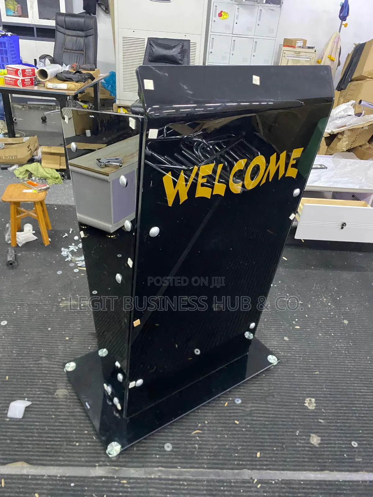 Thick Glass Pulpit