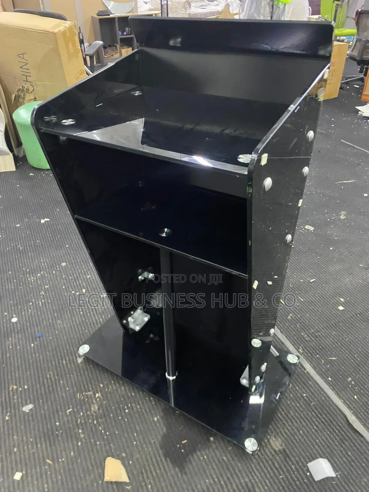 Thick Glass Pulpit