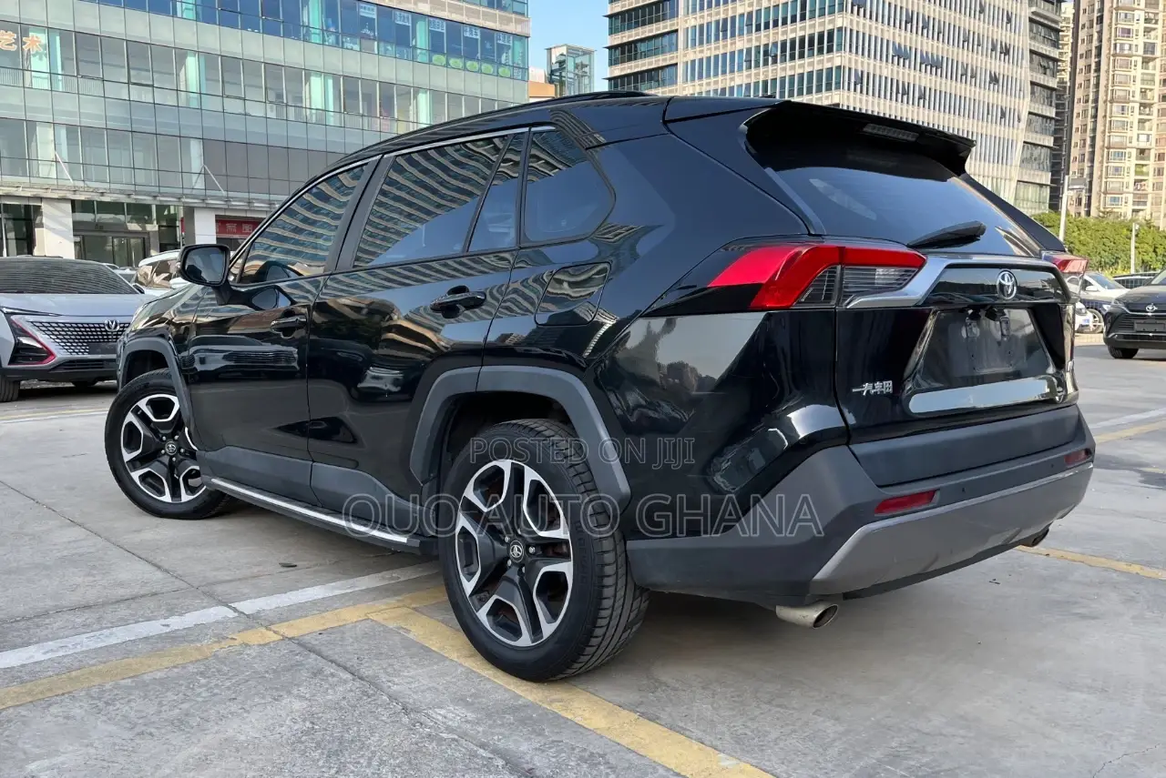 Toyota RAV4 LE 2021 Black
