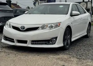 Toyota Camry SE Sport 4dr Sedan w/Prod. End 11/13 (2.5L 4cyl 6A) 2014