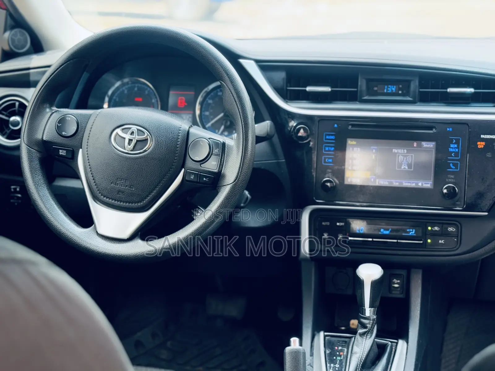 Toyota Corolla SE 4dr Sedan (1.8L 4cyl CVT) 2017 Red