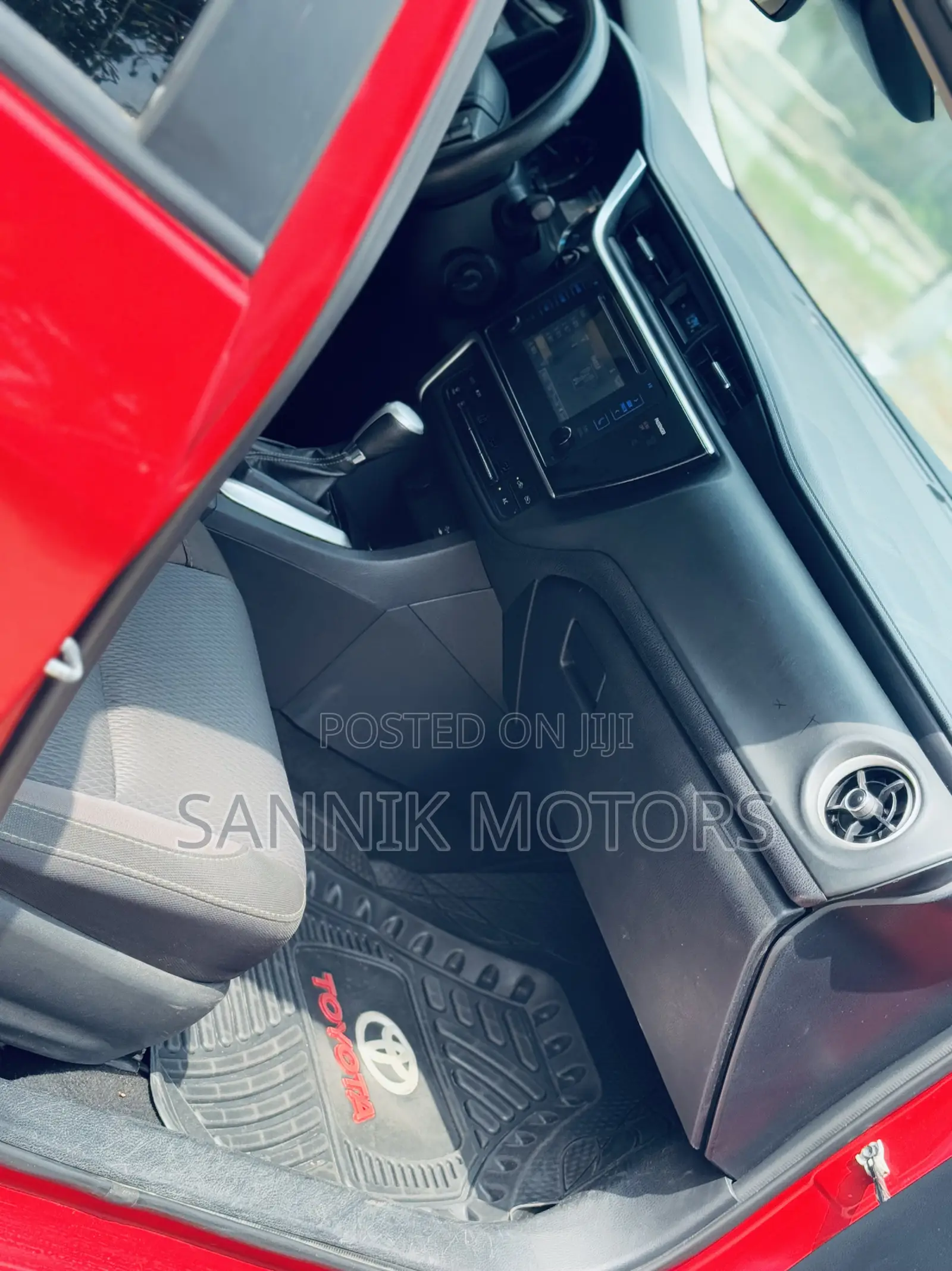 Toyota Corolla SE 4dr Sedan (1.8L 4cyl CVT) 2017 Red