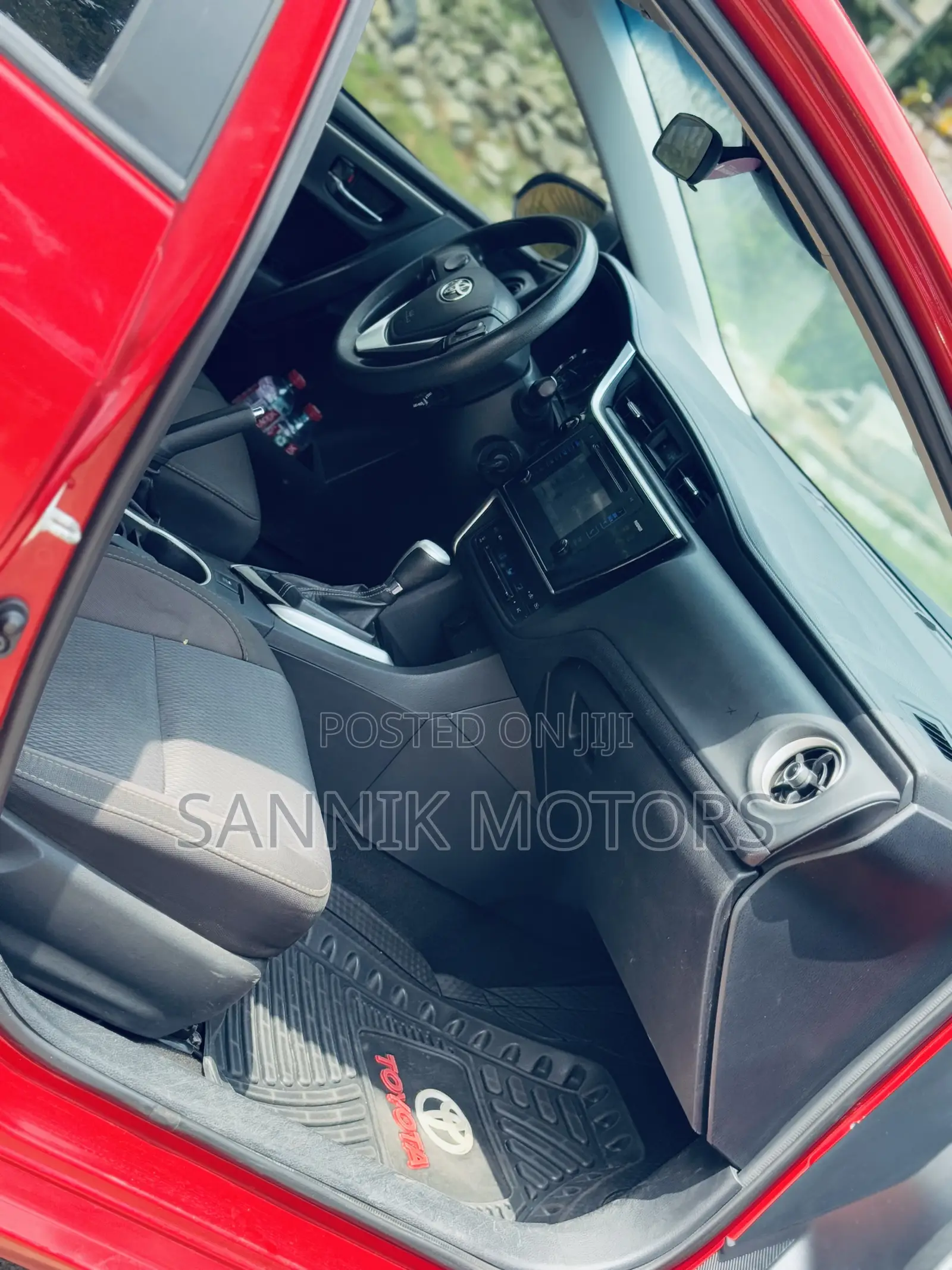 Toyota Corolla SE 4dr Sedan (1.8L 4cyl CVT) 2017 Red