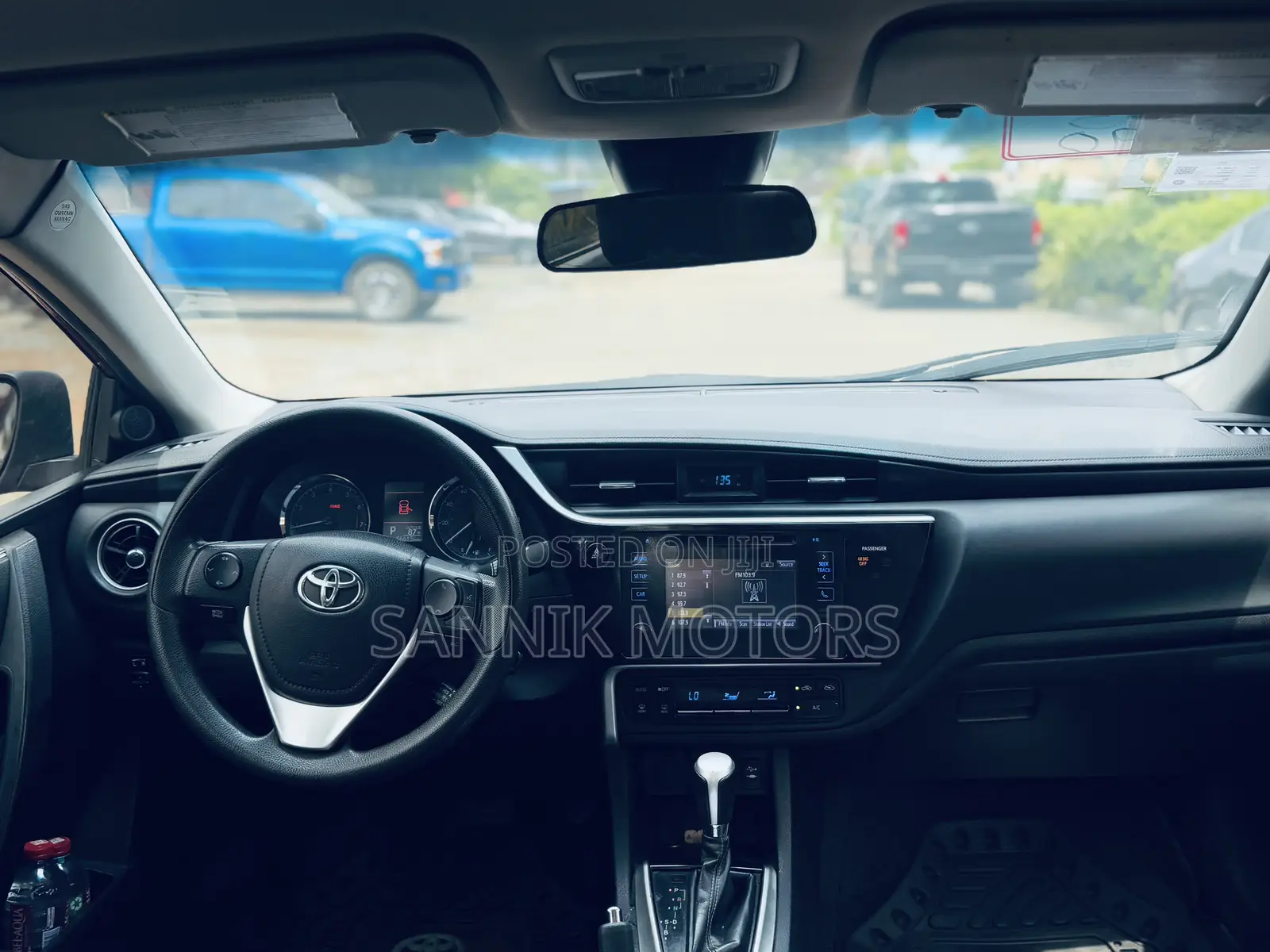 Toyota Corolla SE 4dr Sedan (1.8L 4cyl CVT) 2017 Red