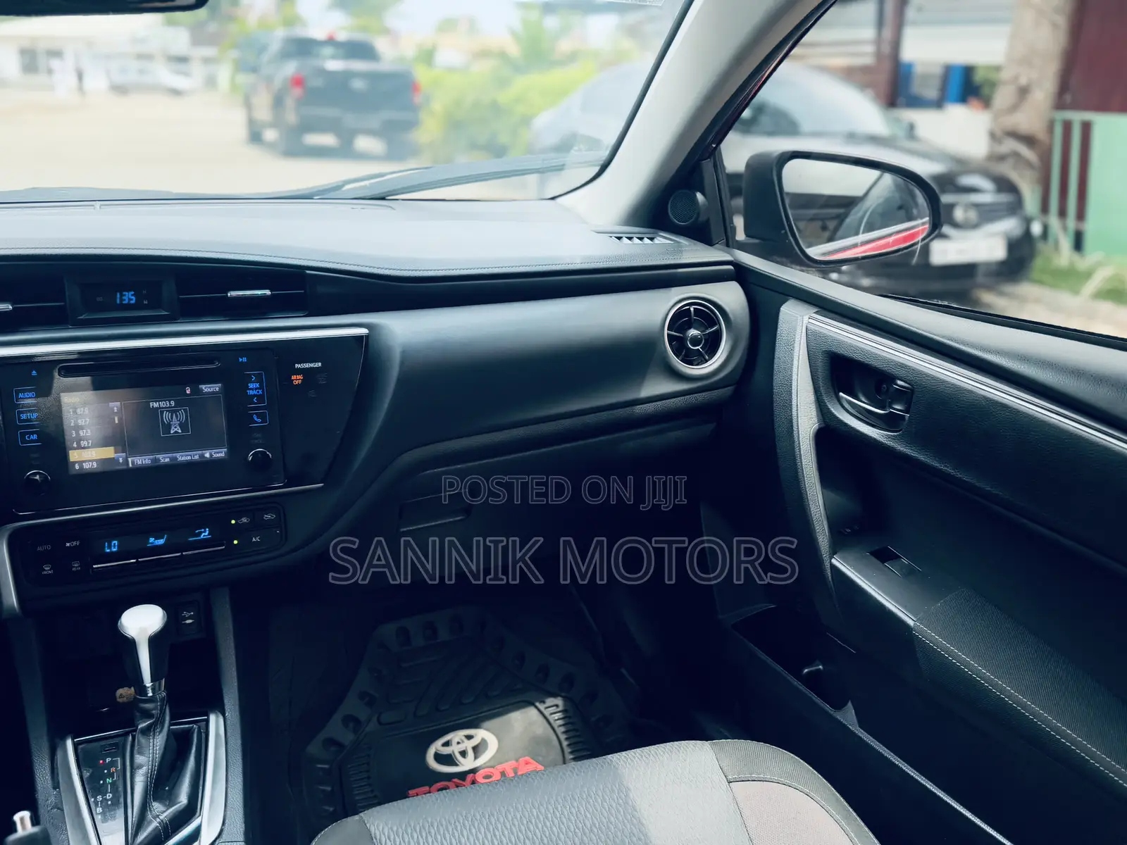 Toyota Corolla SE 4dr Sedan (1.8L 4cyl CVT) 2017 Red