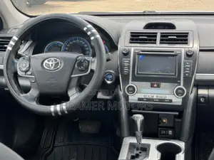 Toyota Camry SE Sport 4dr Sedan w/Prod. End 11/13 (2.5L 4cyl 6A) 2014