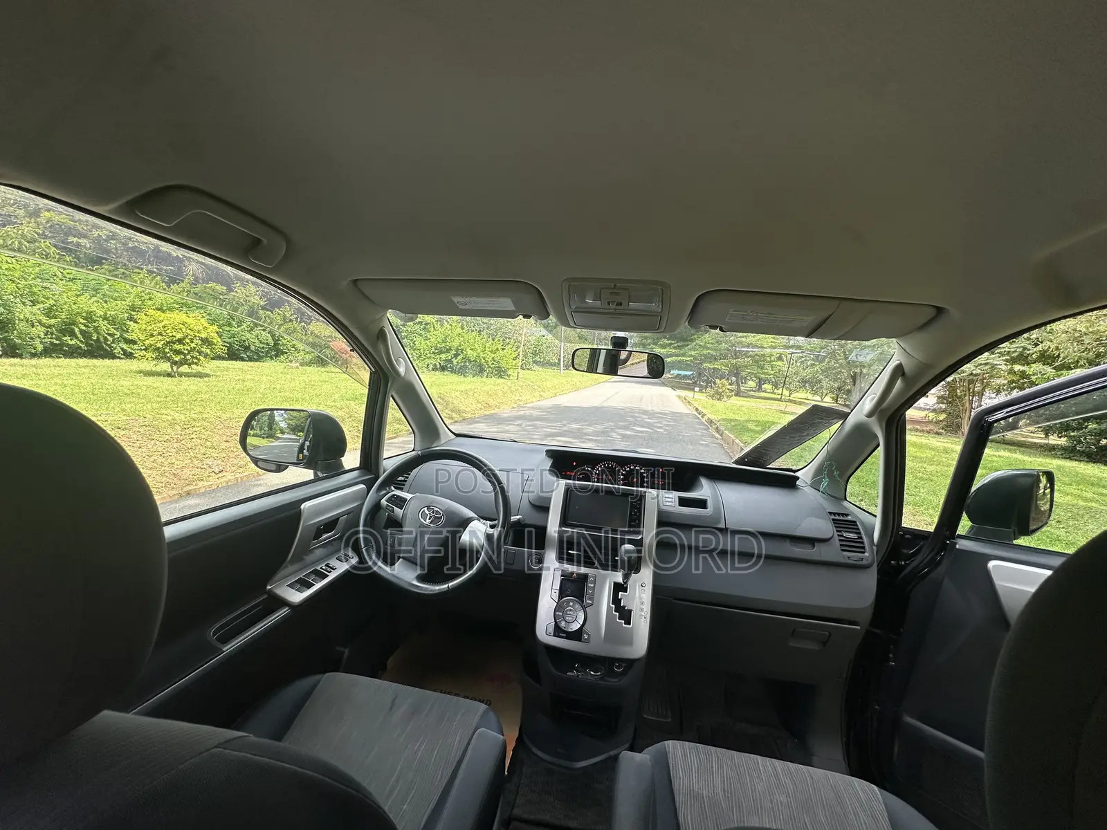 Toyota Voxy X 4WD 8-Seater 2012 Black