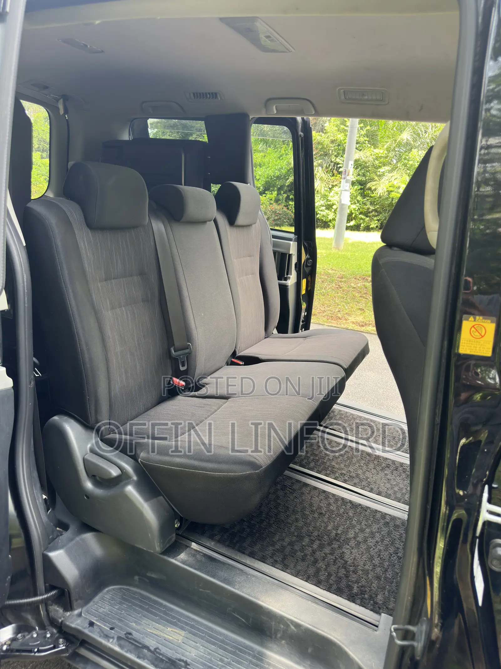 Toyota Voxy X 4WD 8-Seater 2012 Black