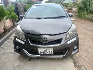 Toyota Vitz 1.3 AWD 5dr 2012 Gray