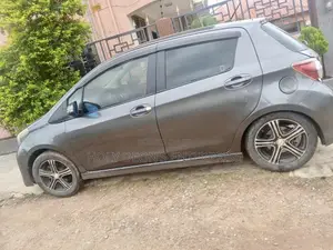 Toyota Vitz 1.3 AWD 5dr 2012 Gray