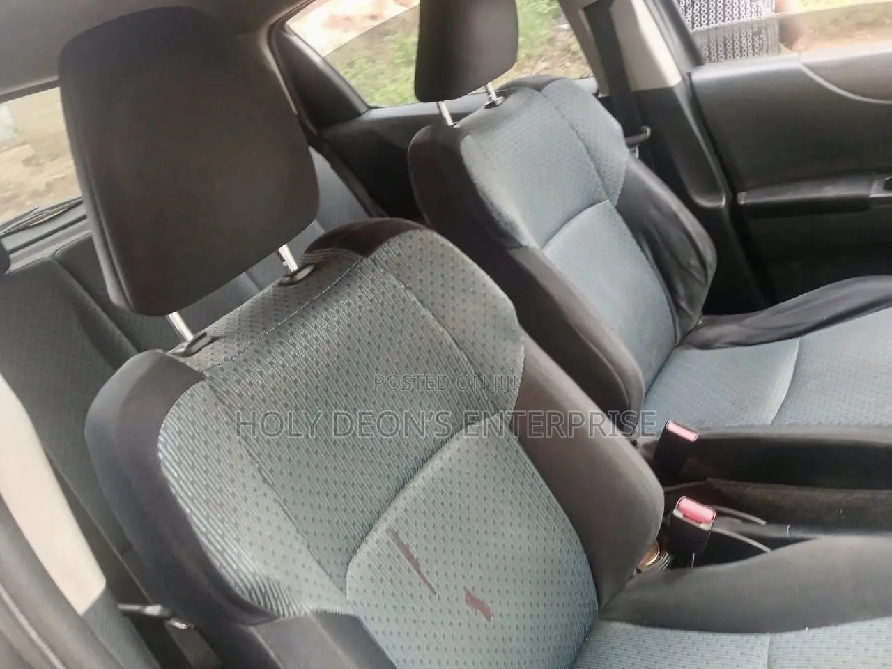 Toyota Vitz 1.3 AWD 5dr 2012 Gray