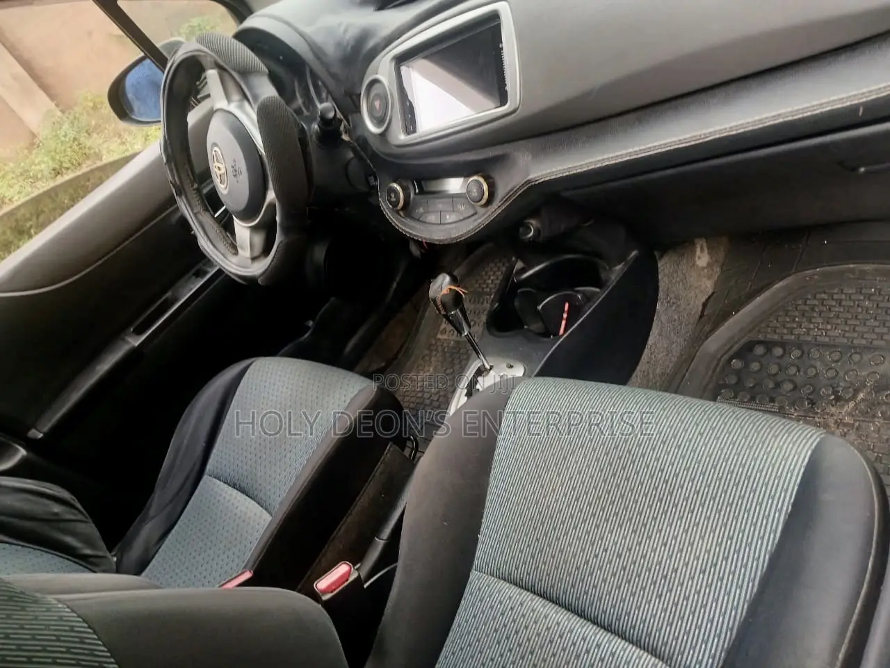 Toyota Vitz 1.3 AWD 5dr 2012 Gray
