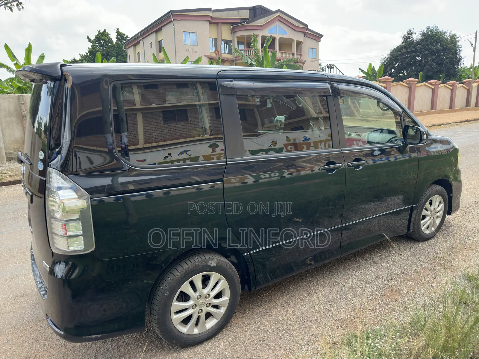 Toyota Voxy X 4WD 8-Seater 2012 Black