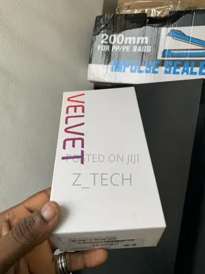 New LG Velvet 128 GB Black