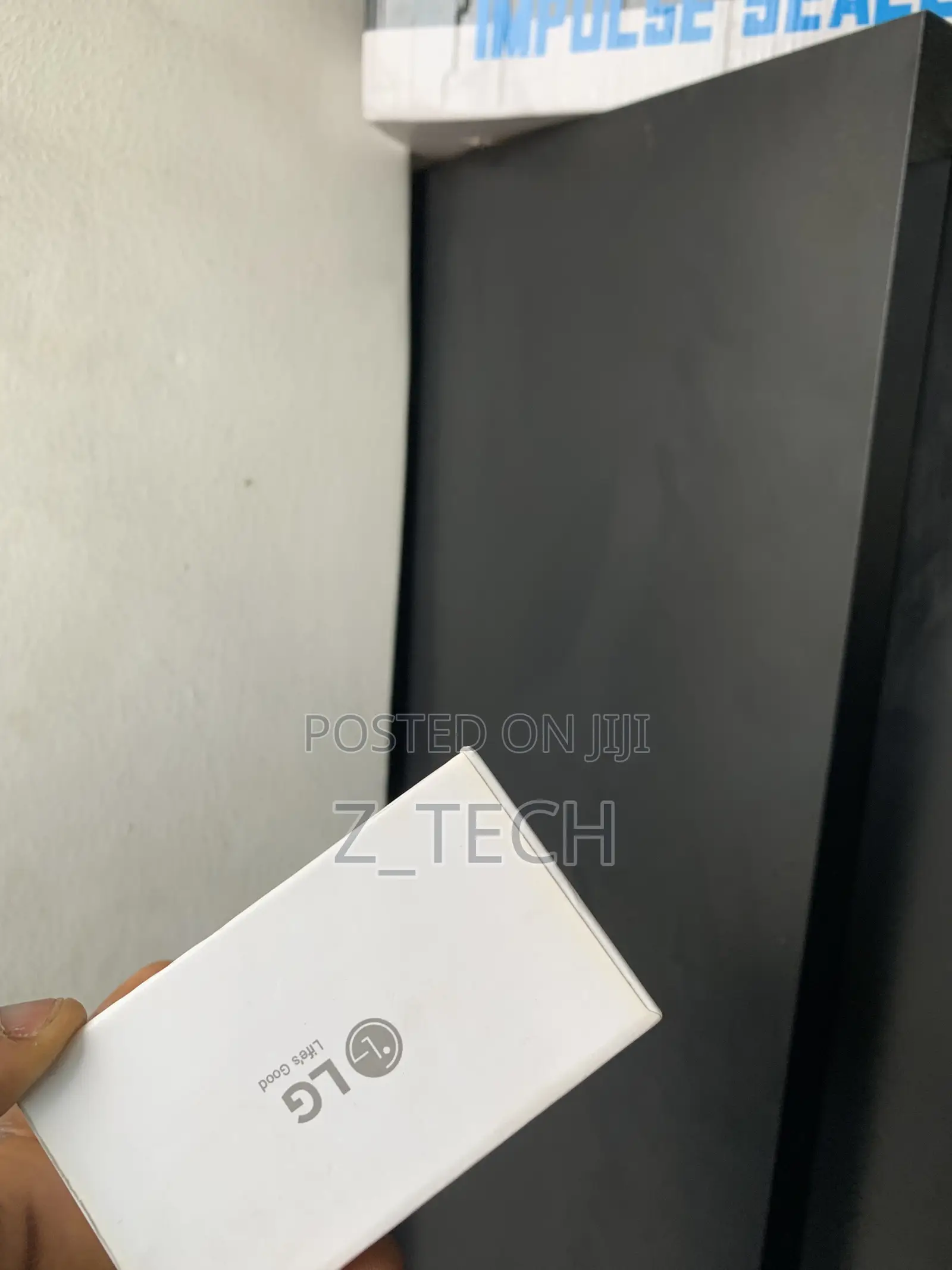 New LG Velvet 128 GB Black