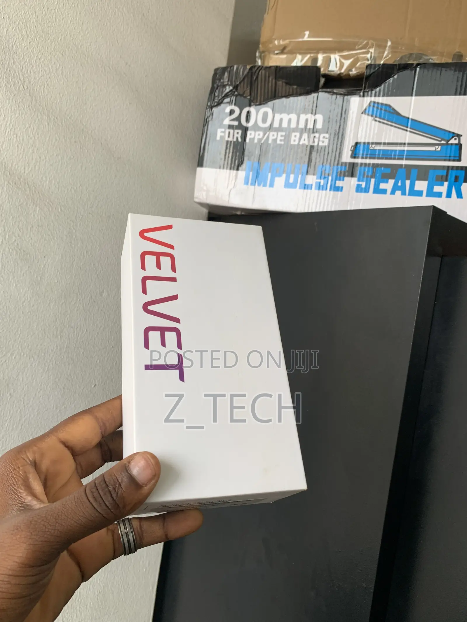 New LG Velvet 128 GB Black