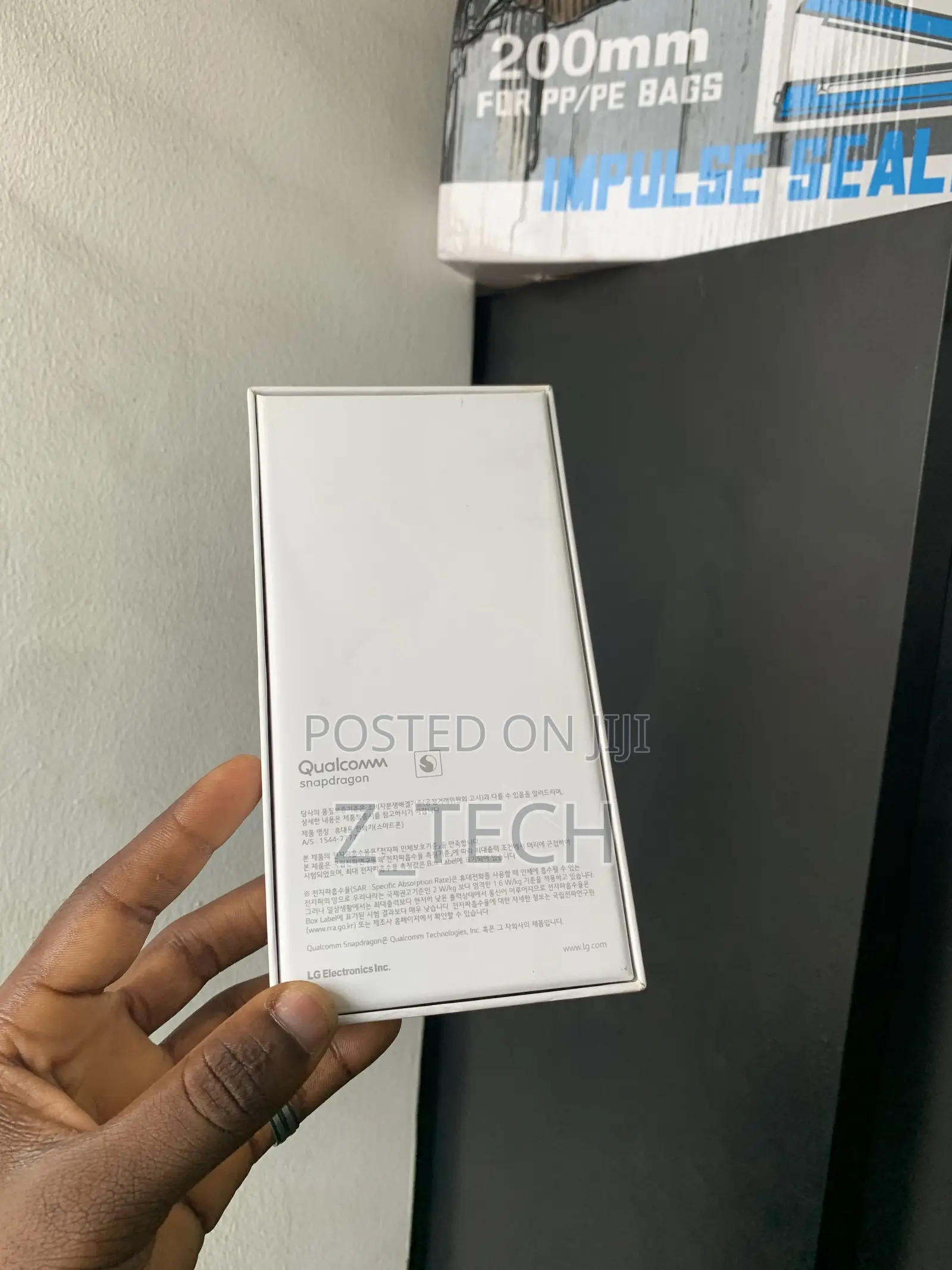 New LG Velvet 128 GB Black
