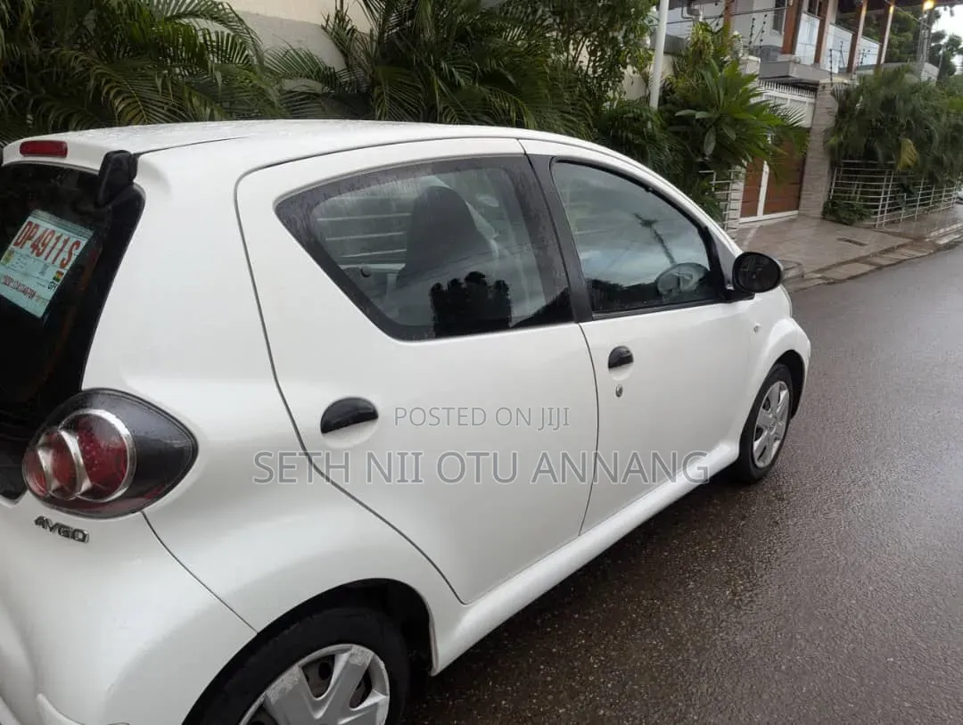 Toyota Aygo 1.0 5-Door 2012 White