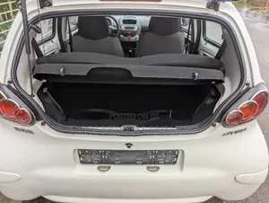 Toyota Aygo 1.0 5-Door 2012 White