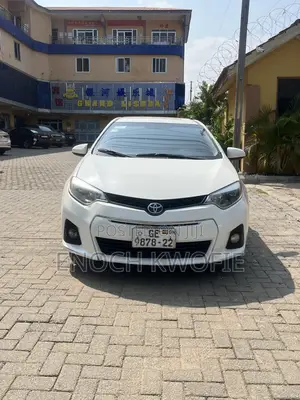 Toyota Corolla LE 2024 White