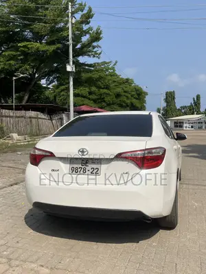 Toyota Corolla LE 2024 White