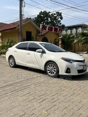 Toyota Corolla LE 2024 White
