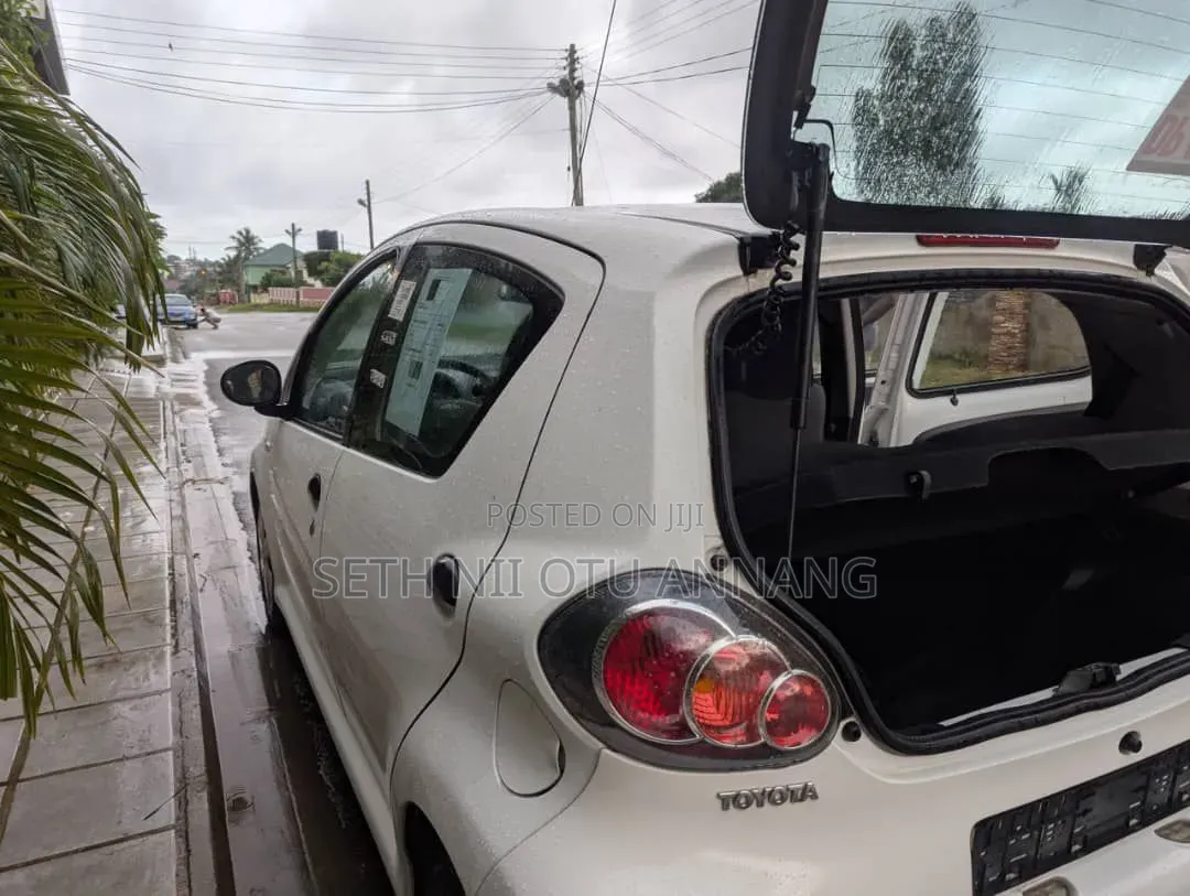 Toyota Aygo 1.0 5-Door 2012 White
