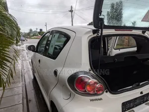 Toyota Aygo 1.0 5-Door 2012 White
