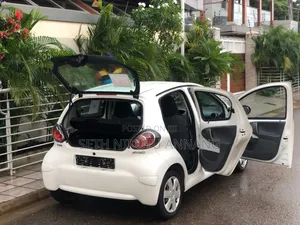 Toyota Aygo 1.0 5-Door 2012 White