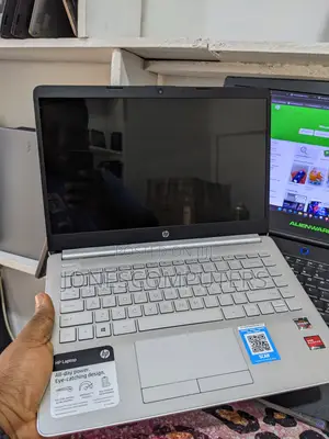 New Laptop HP Pavilion 13 8GB AMD Ryzen 3 SSD 256GB