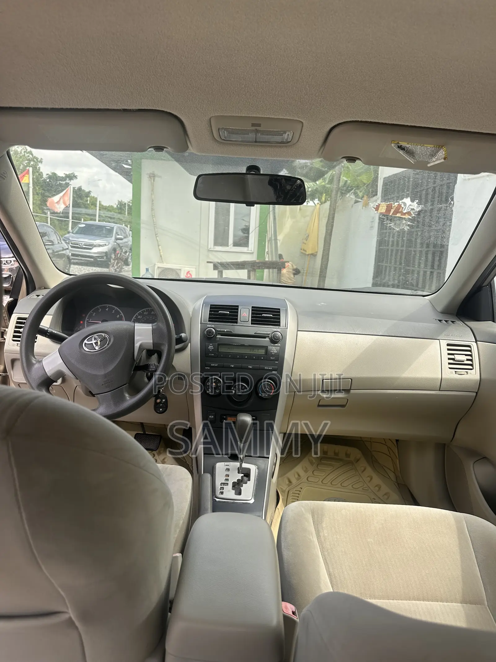 Toyota Corolla LE 4dr Sedan (1.8L 4cyl 4A) 2010 Gold