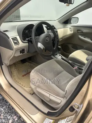 Toyota Corolla LE 4dr Sedan (1.8L 4cyl 4A) 2010 Gold