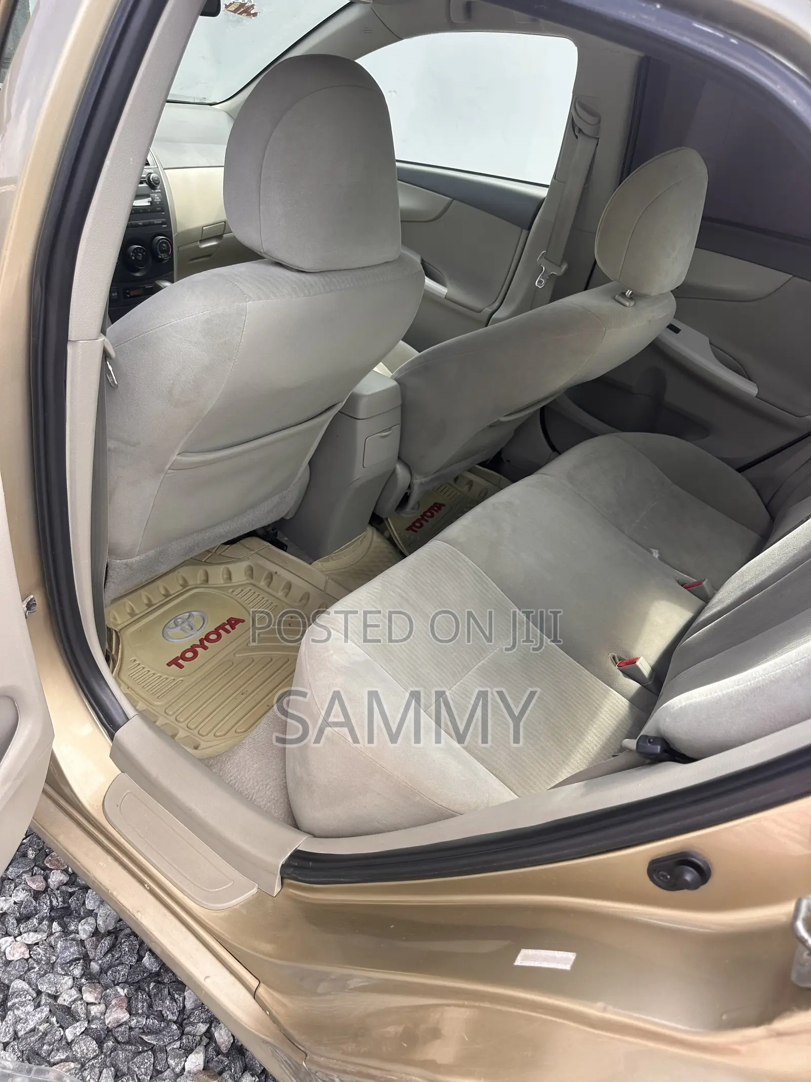Toyota Corolla LE 4dr Sedan (1.8L 4cyl 4A) 2010 Gold