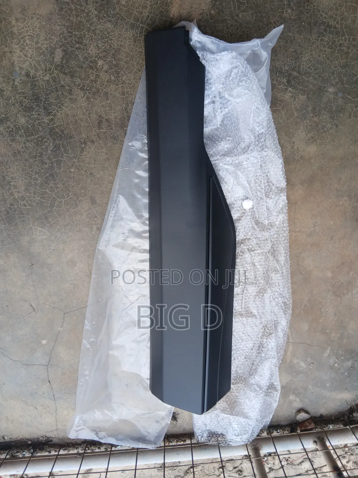 Nissan Rogue 2023 ,2024 ,2025 Back Door Moulding