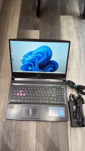Laptop MSI Katana 15 8GB AMD Ryzen 7 HDD 1T
