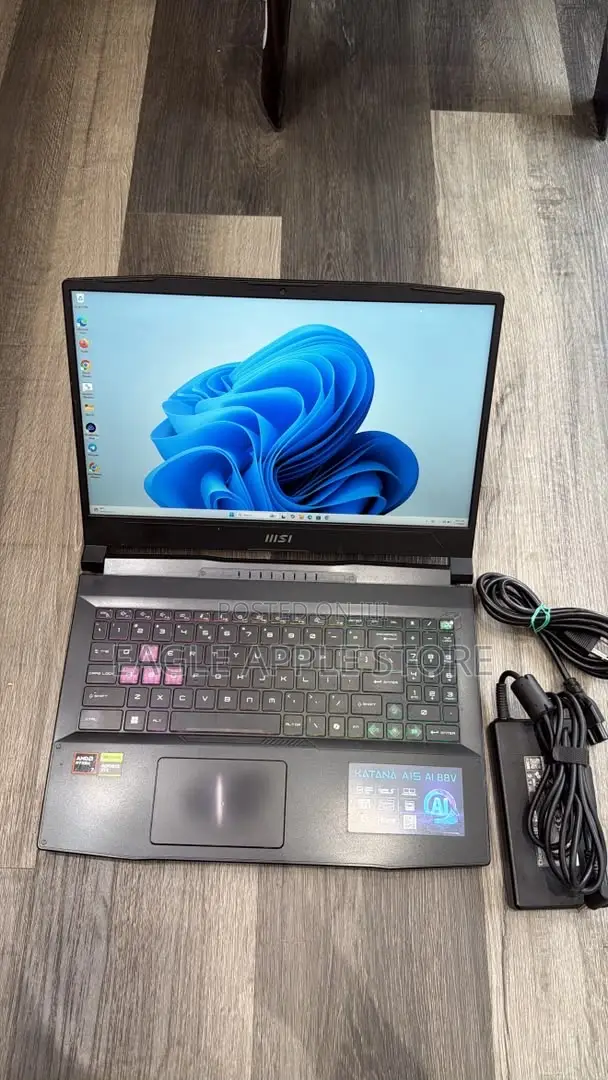 Laptop MSI Katana 15 8GB AMD Ryzen 7 HDD 1T