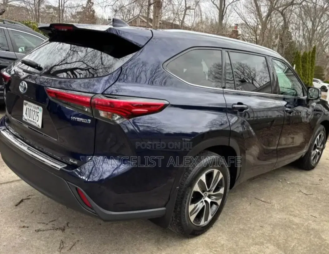Toyota Highlander 2022 Blue