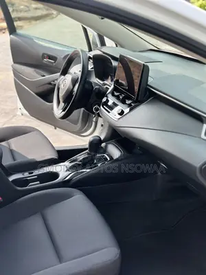 Toyota Corolla LE 2021 White