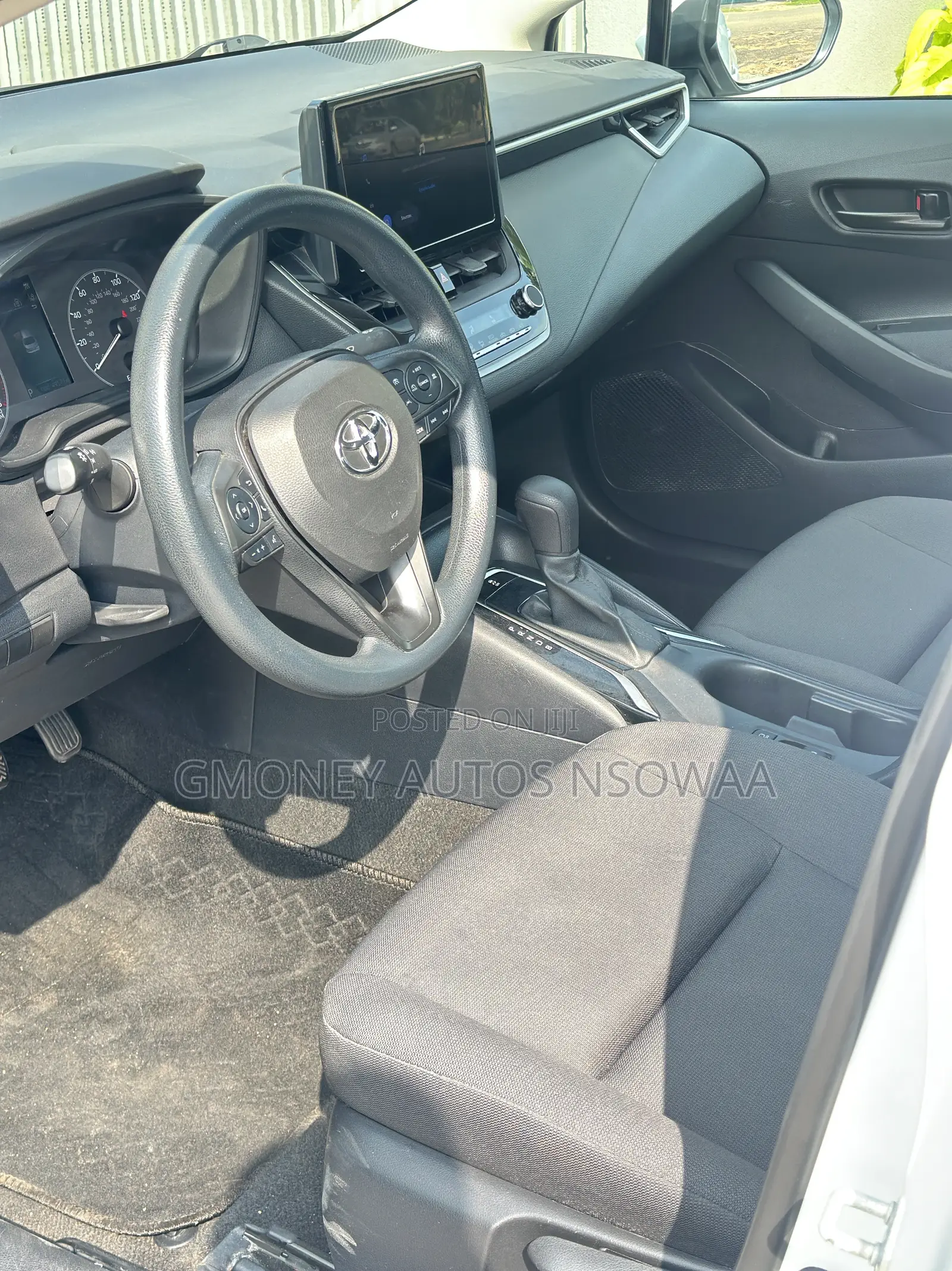 Toyota Corolla LE 2021 White