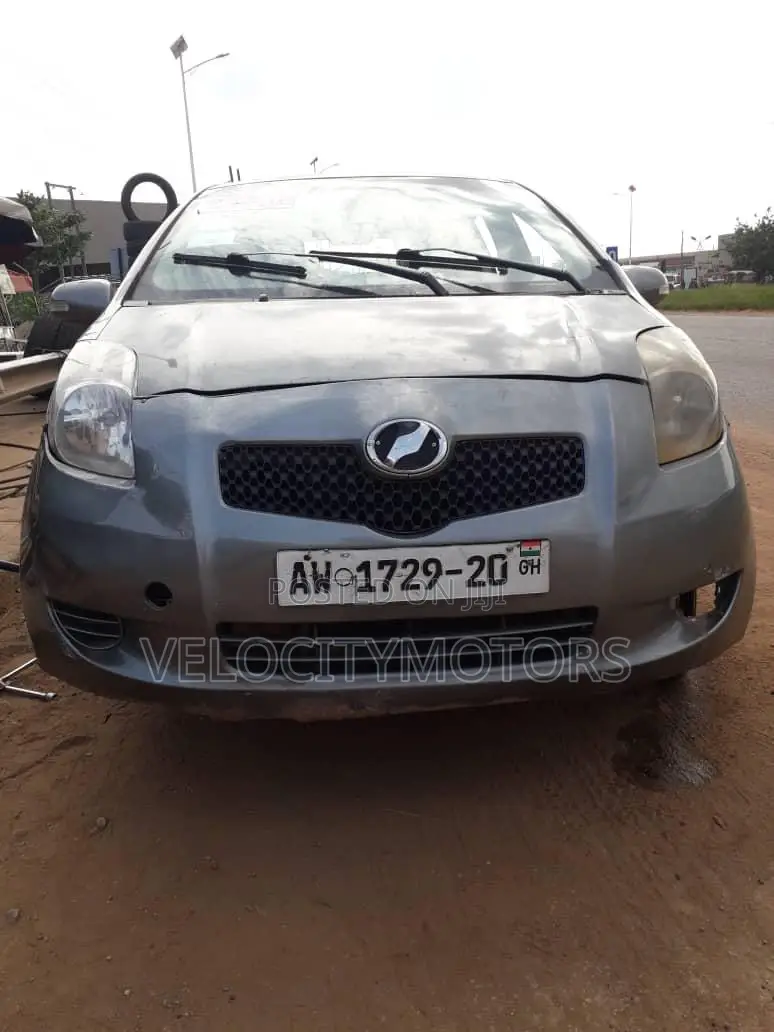 Toyota Vitz 1.3 FWD 5dr 2010 Gray