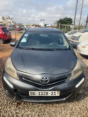 Toyota Yaris 2012 Gray