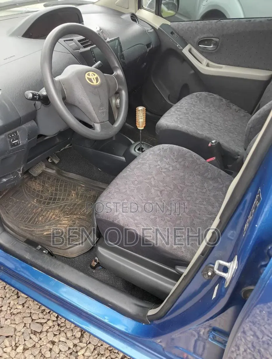 Toyota Vitz 2010 Blue
