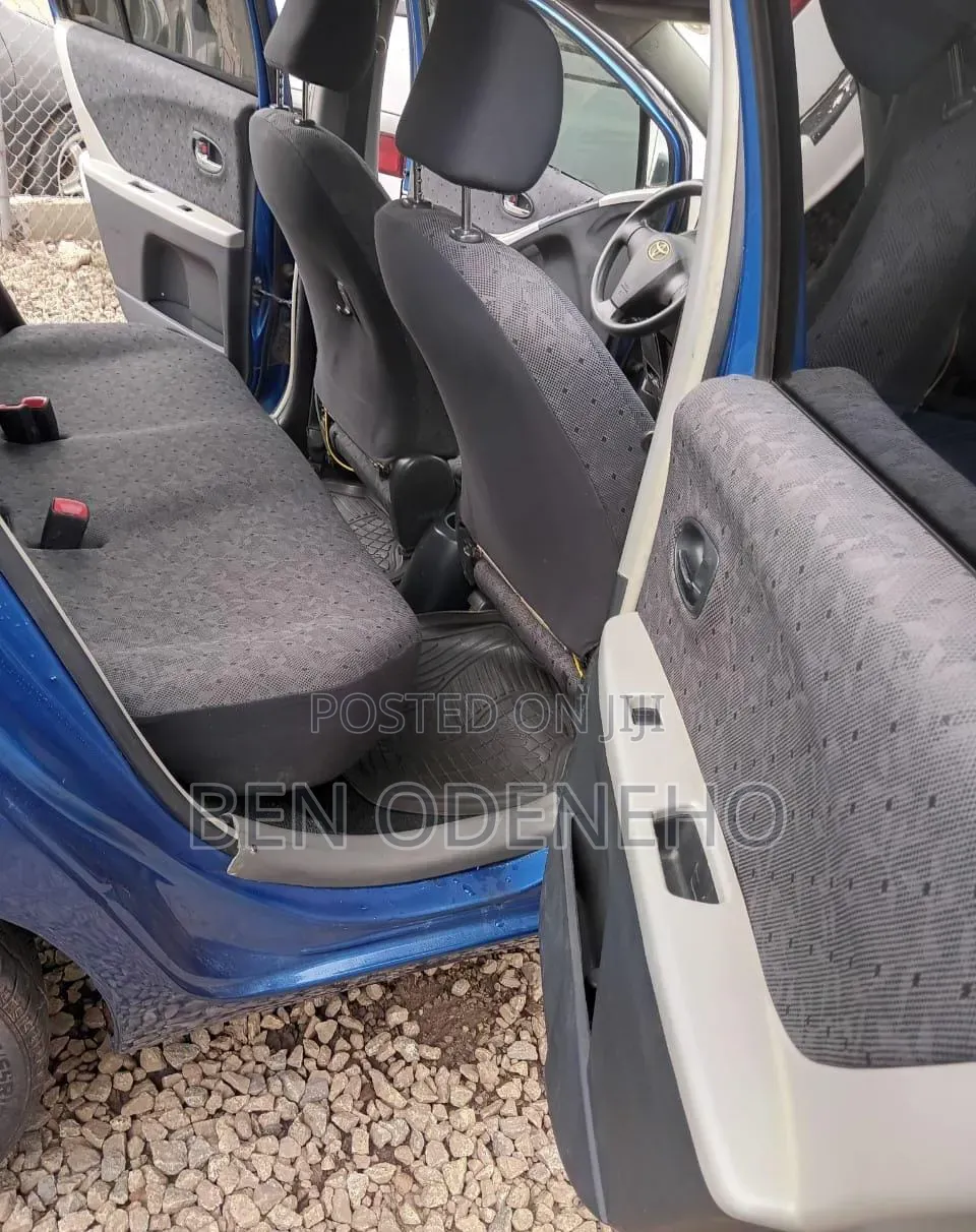 Toyota Vitz 2010 Blue